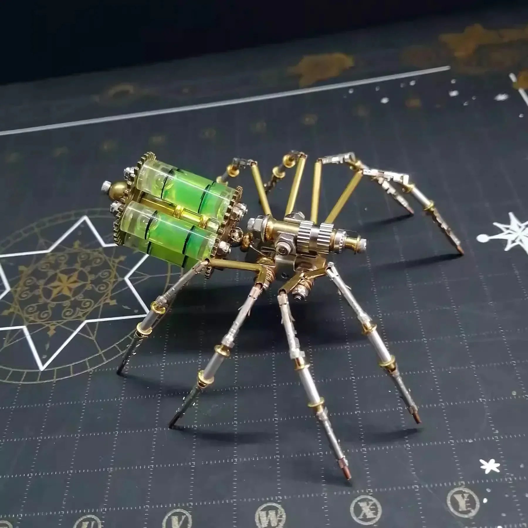 Sculpture Araignée Steampunk en Métal Doré – Image 8