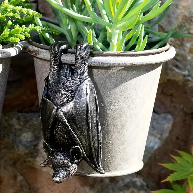 Figurine Chauve-Souris Suspendue Gothique en Résine – Image 4