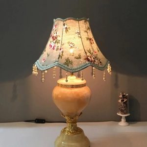Lampe de Table Vintage en Onyx à Abat-jour Floral Perlés