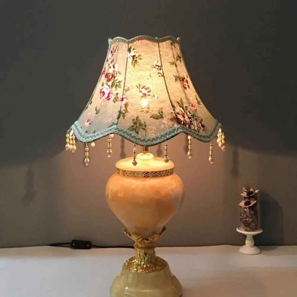 Lampe de Table Vintage en Onyx à Abat-jour Floral Perlés