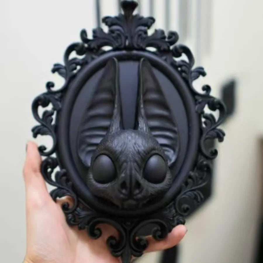 Décoration Murale de Chauve-Souris Noire en Cadre Doré Ancien – Image 2