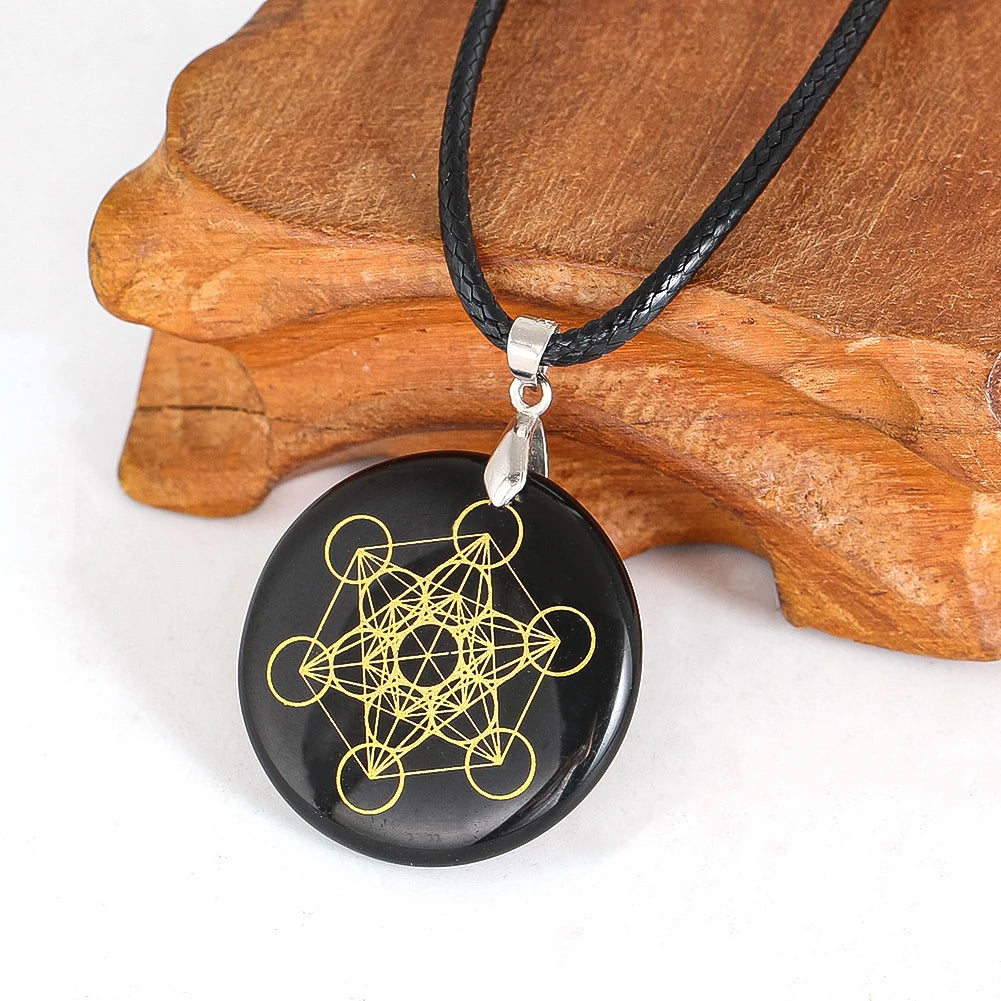 Collier en Pierre Noire avec Cube de Métatron Or – Image 3