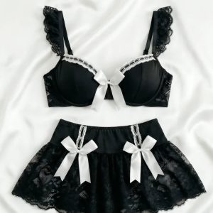 Ensemble Lingerie Noir en Dentelle, Volants et Nœuds Blancs