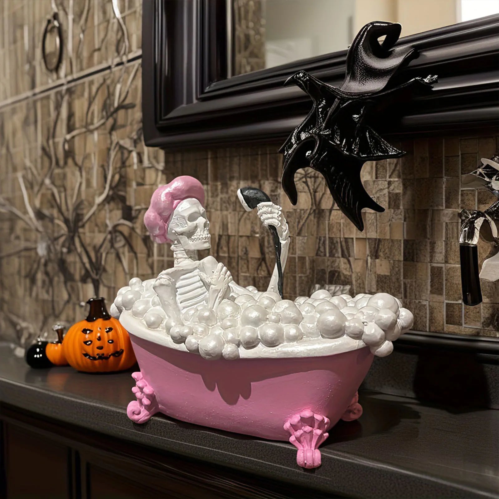 Figurine de Squelette Humoristique dans sa Baignoire Rose – Image 3