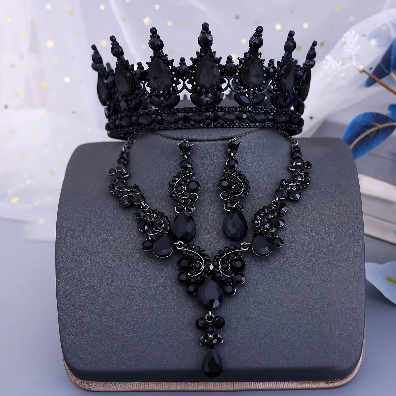 Parure Noire Couronne, Collier et Boucles Goutte – Image 8