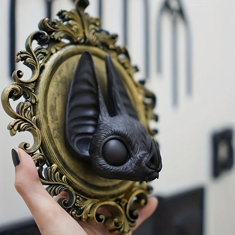 Décoration Murale de Chauve-Souris Noire en Cadre Doré Ancien – Image 12