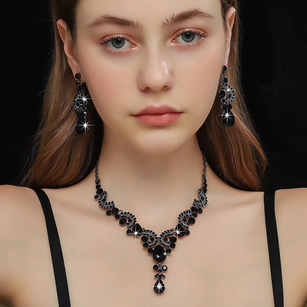 Parure Noire Couronne, Collier et Boucles Goutte – Image 3