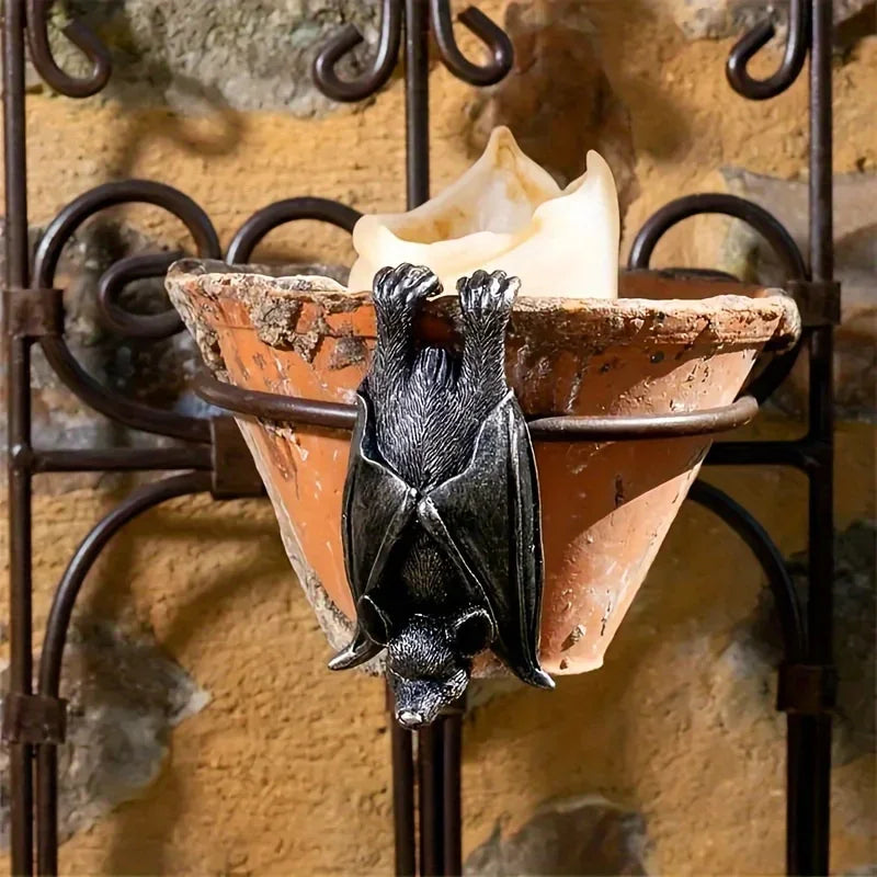 Figurine Chauve-Souris Suspendue Gothique en Résine – Image 5