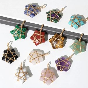 Pendentif Étoile de Pierre Naturelle et Fil Doré