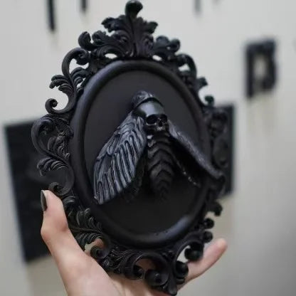 Décoration Murale de Chauve-Souris Noire en Cadre Doré Ancien – Image 11