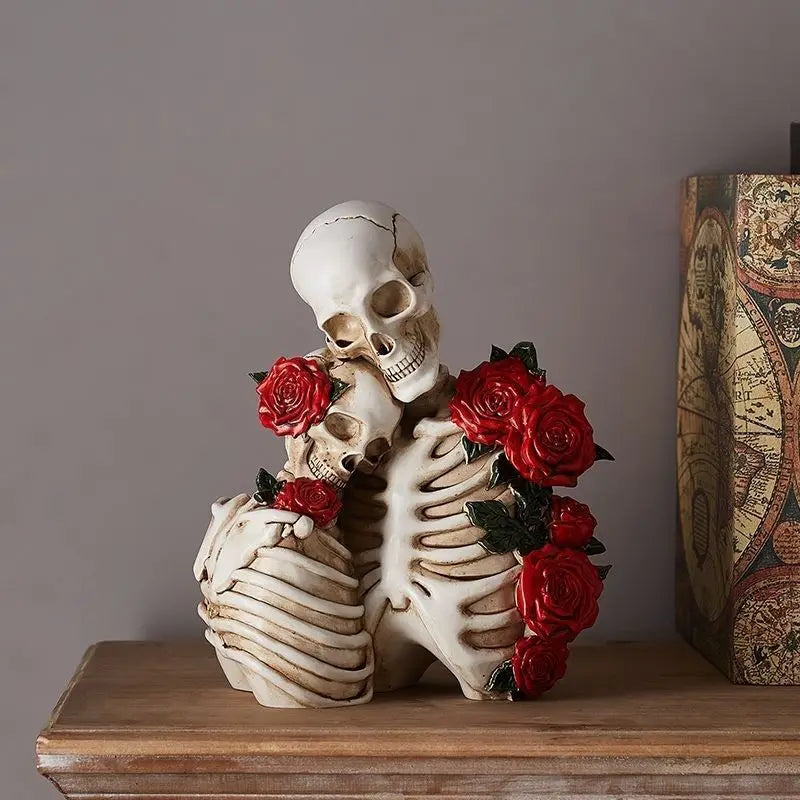 Statuette de Squelettes Amoureux Ornée de Roses Rouges – Image 2