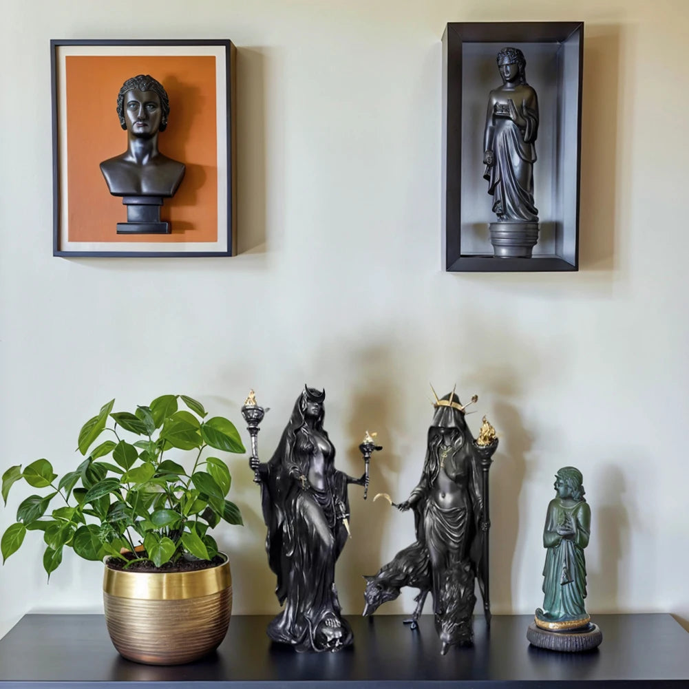 Statues Gothiques d'Hécate en Résine Noire – Image 4